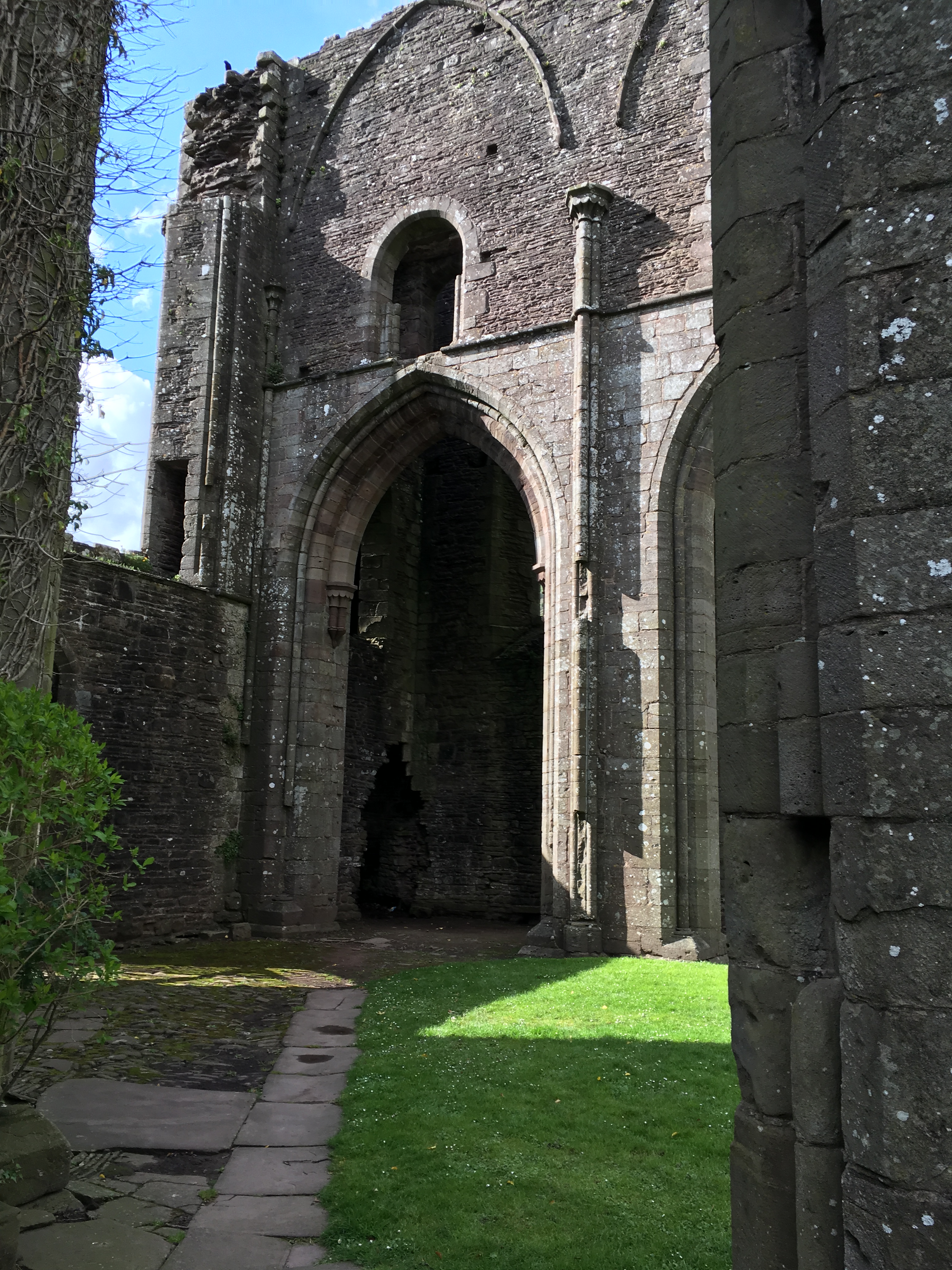 Llanthony Priory 18.jpg