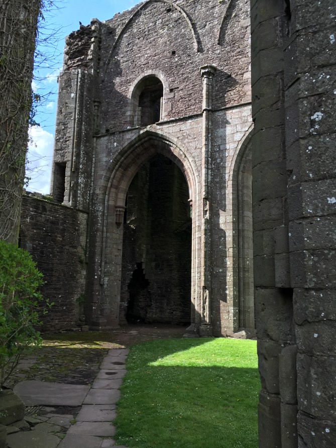 Llanthony Priory 18.jpg